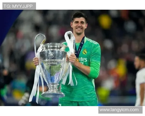 库尔图瓦：守护球门的铁血战士与足球界的传奇之路